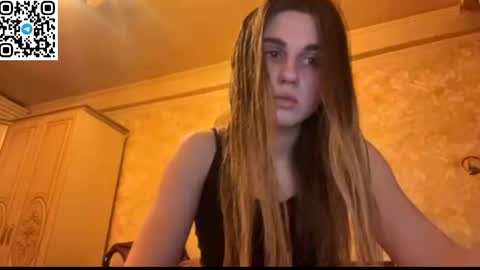 Snapshot of lovelysilk_63 chatting on 04-21-26, 06:34 ELA online show from 04-21-26, 06:34