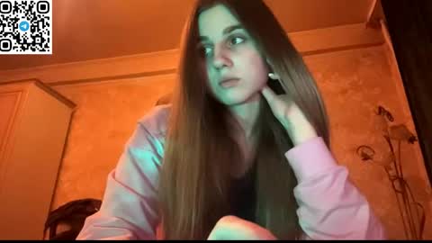 Snapshot of lovelysilk_63 chatting on 04-27-26, 06:39 ELA online show from 04-27-26, 06:39