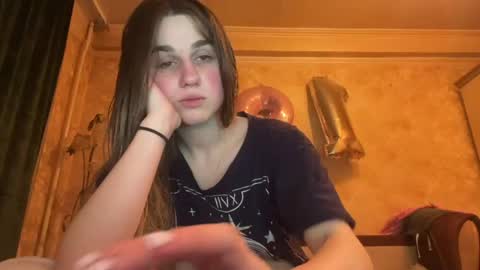 Snapshot of lovelysilk_63 chatting on 04-30-26, 06:47 ELA online show from 04-30-26, 06:47