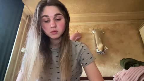 Snapshot of lovelysilk_63 chatting on 05-24-26, 08:41 ELA online show from 05-24-26, 08:41