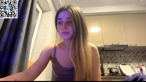 Snapshot of lovelysilk_63 chatting on 06-15-26, 06:21 ELA online show from 06-15-26, 06:21
