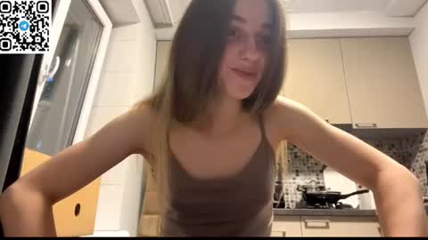 Snapshot of lovelysilk_63 chatting on 06-16-26, 06:21 ELA online show from 06-16-26, 06:21