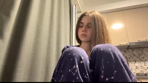 Snapshot of lovelysilk_63 chatting on 07-31-26, 06:18 ELA online show from 07-31-26, 06:18