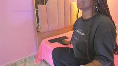 L O V E  online show from 11-28-25, 11:57