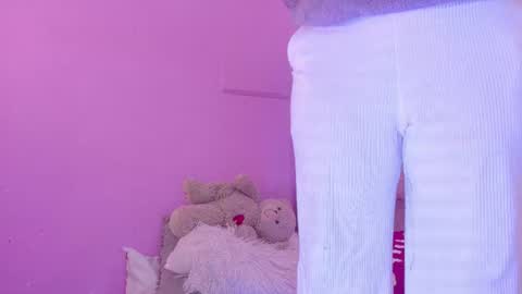 Snapshot of lovequeen02 chatting on 07-27-26, 12:01 L O V E online show from 07-27-26, 12:01
