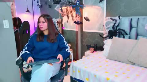 Snapshot of lovequinn_mjs chatting on 10-29-25, 07:59 Love  online show from 10-29-25, 07:59