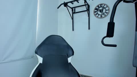 Snapshot of lover_fitnessboy chatting on 01-06-25, 05:27 kevin online show from 01-06-25, 05:27