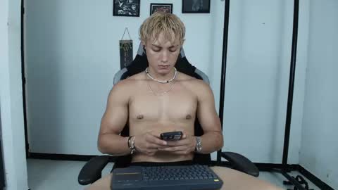 Snapshot of lover_fitnessboy chatting on 05-04-26, 01:34 kevin online show from 05-04-26, 01:34