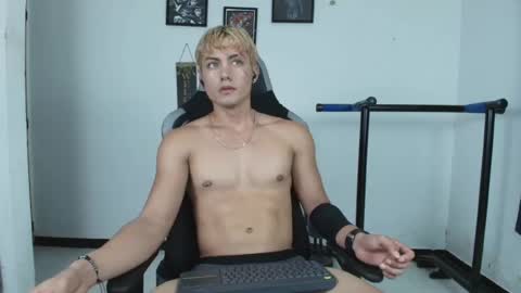Snapshot of lover_fitnessboy chatting on 05-23-26, 01:55 kevin online show from 05-23-26, 01:55