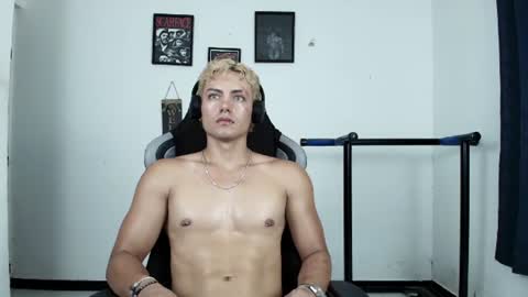 Snapshot of lover_fitnessboy chatting on 06-17-26, 12:02 kevin online show from 06-17-26, 12:02