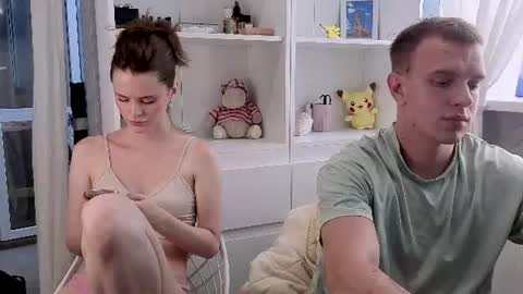 Max and Mia online show from 06-17-26, 01:12