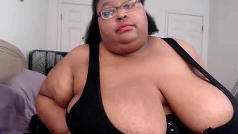 Snapshot of loves_aura chatting on 03-18-26, 12:47 Alyson online show from 03-18-26, 12:47