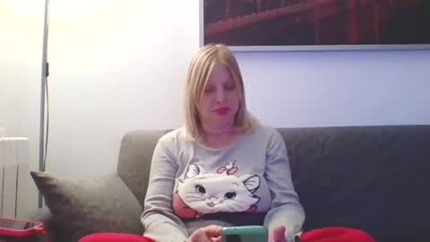 Snapshot of lovestar544963 chatting on 12-06-24, 10:52 Marlyn online show from 12-06-24, 10:52