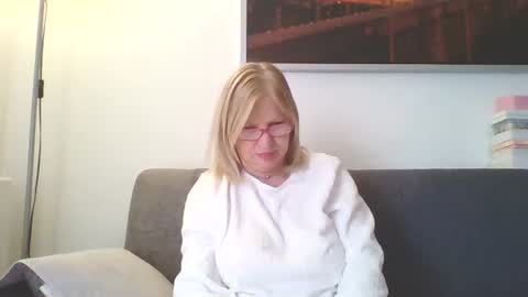 Snapshot of lovestar544963 chatting on 12-18-24, 02:17 Marlyn online show from 12-18-24, 02:17