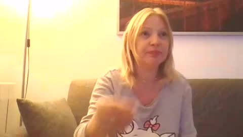 Snapshot of lovestar544963 chatting on 12-19-24, 09:28 Marlyn online show from 12-19-24, 09:28