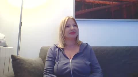 Snapshot of lovestar544963 chatting on 01-20-25, 11:21 Marlyn online show from 01-20-25, 11:21