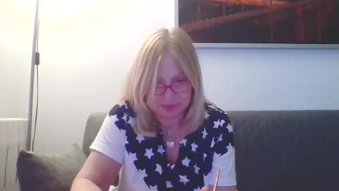 Snapshot of lovestar544963 chatting on 01-27-25, 03:39 Marlyn online show from 01-27-25, 03:39