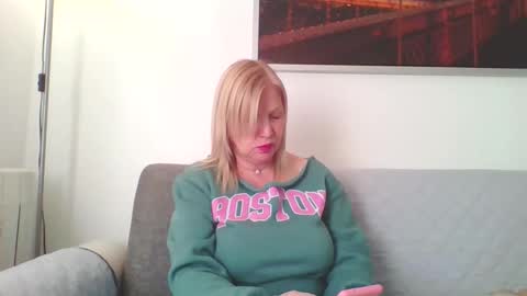 Marlyn online show from 11-29-25, 02:20