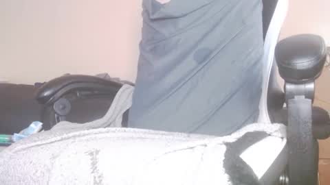 Snapshot of lovestobeused2 chatting on 11-30-25, 04:11 lovetobeused online show from 11-30-25, 04:11