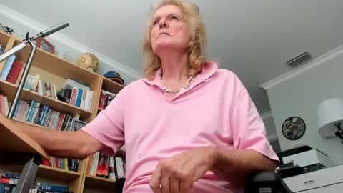 Snapshot of lovestylistwomen chatting on 12-09-24, 05:30 Michael online show from 12-09-24, 05:30