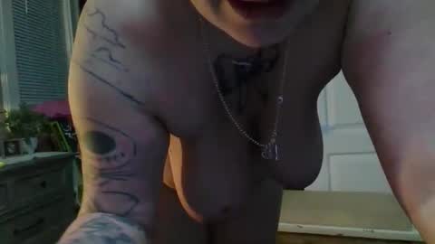 Snapshot of lovetubes101 chatting on 11-06-25, 04:24 lovetubes101 online show from 11-06-25, 04:24