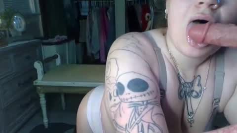 Snapshot of lovetubes101 chatting on 11-26-25, 04:02 lovetubes101 online show from 11-26-25, 04:02