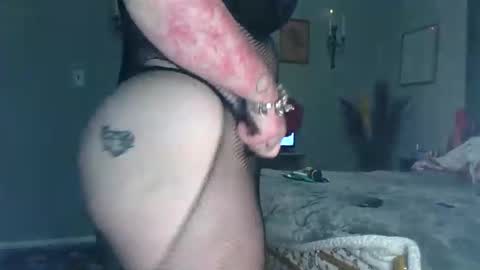 Snapshot of lovetubes101 chatting on 02-04-26, 02:06 lovetubes101 online show from 02-04-26, 02:06