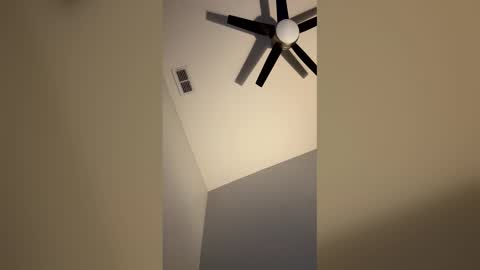 Snapshot of loveyofeets chatting on 03-23-26, 07:56 loveyofeets online show from 03-23-26, 07:56