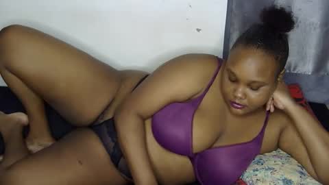 Snapshot of loveytiana chatting on 05-19-26, 07:37 loveytiana online show from 05-19-26, 07:37