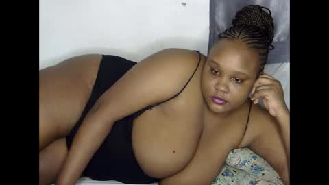 Snapshot of loveytiana chatting on 05-31-26, 06:31 loveytiana online show from 05-31-26, 06:31
