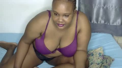 Snapshot of loveytiana chatting on 06-02-26, 06:26 loveytiana online show from 06-02-26, 06:26