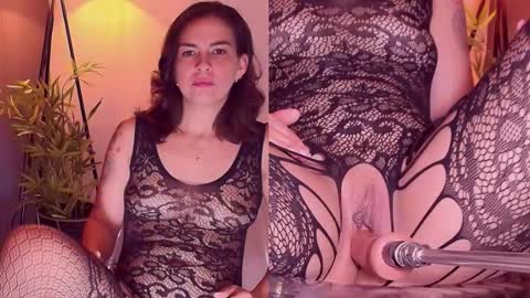 Snapshot of loving__lauren chatting on 10-05-25, 02:54 L A U R A online show from 10-05-25, 02:54