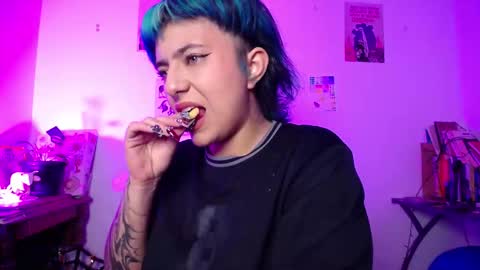 Snapshot of loving_alma chatting on 11-16-25, 03:45 loving_alma online show from 11-16-25, 03:45