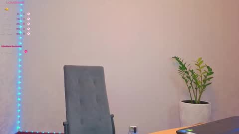 Snapshot of lovlybambi chatting on 09-19-25, 11:22 Vikkkk  online show from 09-19-25, 11:22