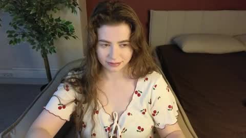 Snapshot of lovvingwhisperr chatting on 05-06-26, 01:14 Erika online show from 05-06-26, 01:14