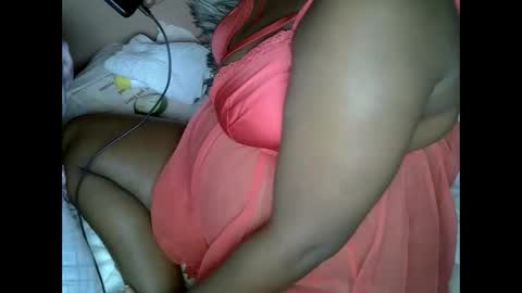 Snapshot of lowenyangvalentine chatting on 11-25-25, 02:44 lowenyangvalentine online show from 11-25-25, 02:44