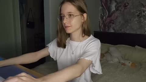 Snapshot of lowress chatting on 03-10-25, 05:29 Karmell online show from 03-10-25, 05:29