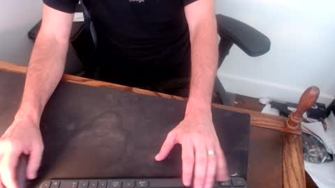 lreed090 online show from 09-15-25, 08:31