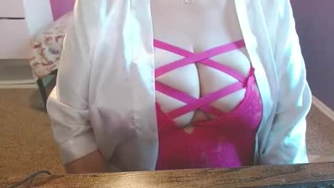 Snapshot of ltkinkygirl75 chatting on 02-11-26, 02:11 ltkinkygirl75 online show from 02-11-26, 02:11