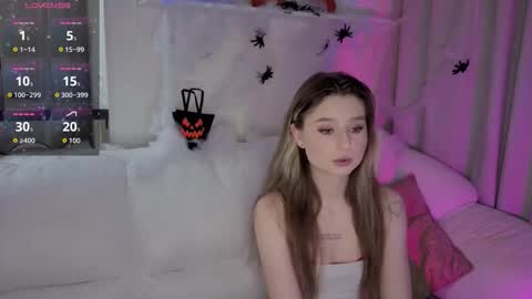 Snapshot of lua__19 chatting on 10-30-25, 07:14 Lua online show from 10-30-25, 07:14