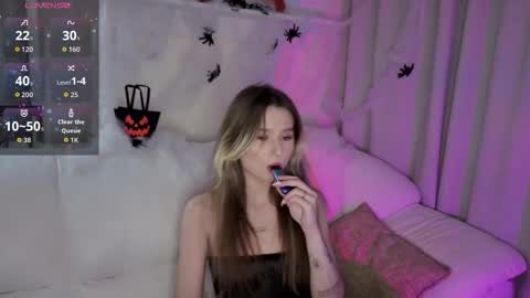 Snapshot of lua__19 chatting on 11-01-25, 08:33 Lua online show from 11-01-25, 08:33