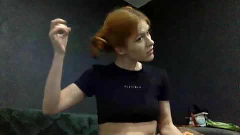 Snapshot of luamelie chatting on 10-26-25, 06:47 luamelie online show from 10-26-25, 06:47