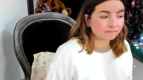 Snapshot of luara__01__lecat_1 chatting on 12-15-25, 11:42 luara__01__lecat_1 online show from 12-15-25, 11:42