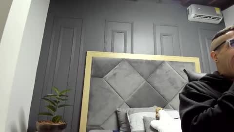 luca_morettii online show from 11-21-25, 12:15