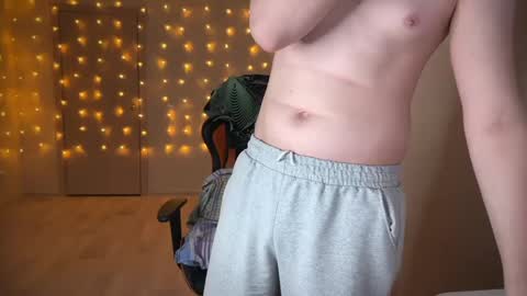 Snapshot of lucas_dany chatting on 01-10-25, 08:37 Lucas Gill online show from 01-10-25, 08:37