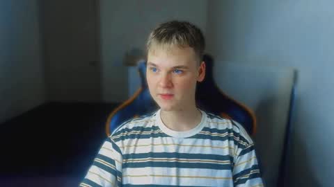 Lucas Gill online show from 09-19-25, 02:24