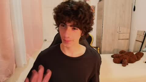 lucas_xo online show from 10-25-25, 07:16