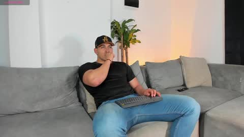 Snapshot of lucasanto_ chatting on 12-04-24, 03:48 LUCA SANTOS online show from 12-04-24, 03:48