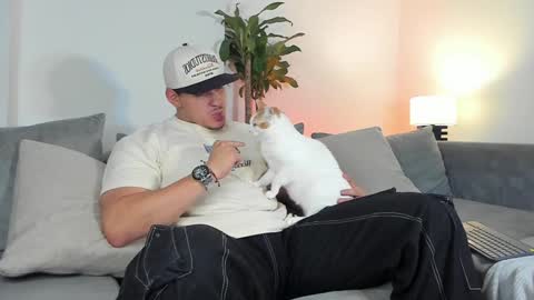 Snapshot of lucasanto_ chatting on 01-15-25, 04:36 LUCA SANTOS online show from 01-15-25, 04:36