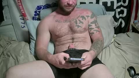 Snapshot of lucascumsalot chatting on 05-11-26, 06:27 Lucas online show from 05-11-26, 06:27